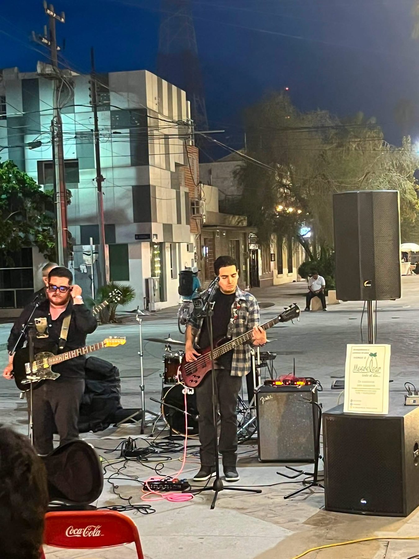Músicos tocando en vivo durante Moorelear